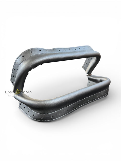 Chiusura a molla con rivestimento in ecopelle