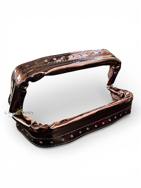 Chiusura a molla con rivestimento in ecopelle