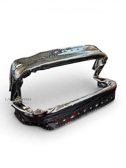 Chiusura a molla con rivestimento in ecopelle