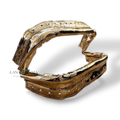 Chiusura a molla con rivestimento in ecopelle